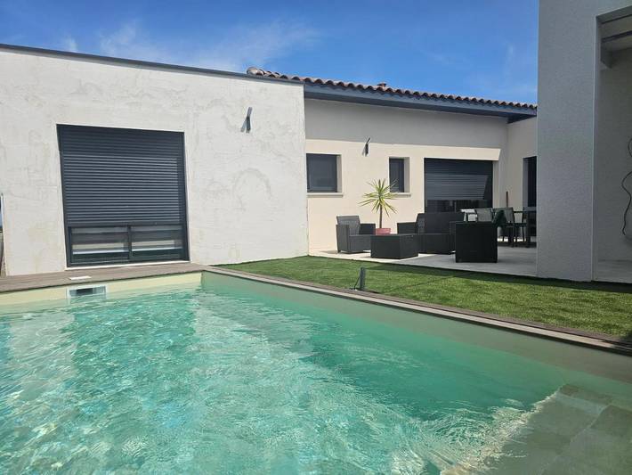 Chambre d’hôte pour 2 personnes, avec terrasse ainsi que piscine et jacuzzi