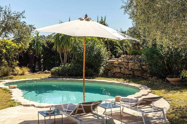 Schönes Ferienhaus mit Salzwasserpool in Valbonne in Valbonne, Mittelmeerküste (Frankreich)