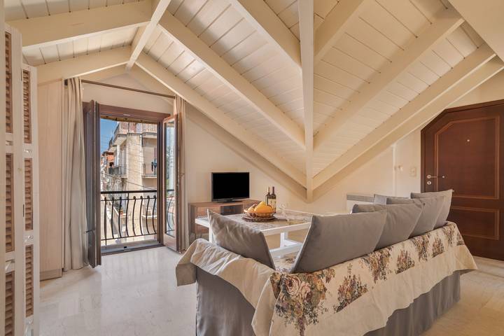 Vacation rental for 4 people, with balcony and lake view in Kefalonia