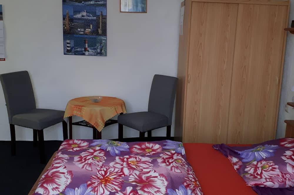 Ganze Wohnung, Ferienzimmer - Haus Ebel/Alte Schule in Putgarten, Rügen