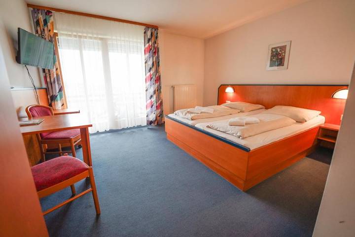 Hotel für 2 Personen, mit Terrasse und Garten sowie Pool und Sauna in Sonnen