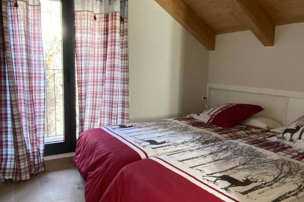 Bonito Duplex en Biescas ,entorno Rural a 20min Estacion Sky. Apta Mascotas in Biescas, Spanish Pyrenees