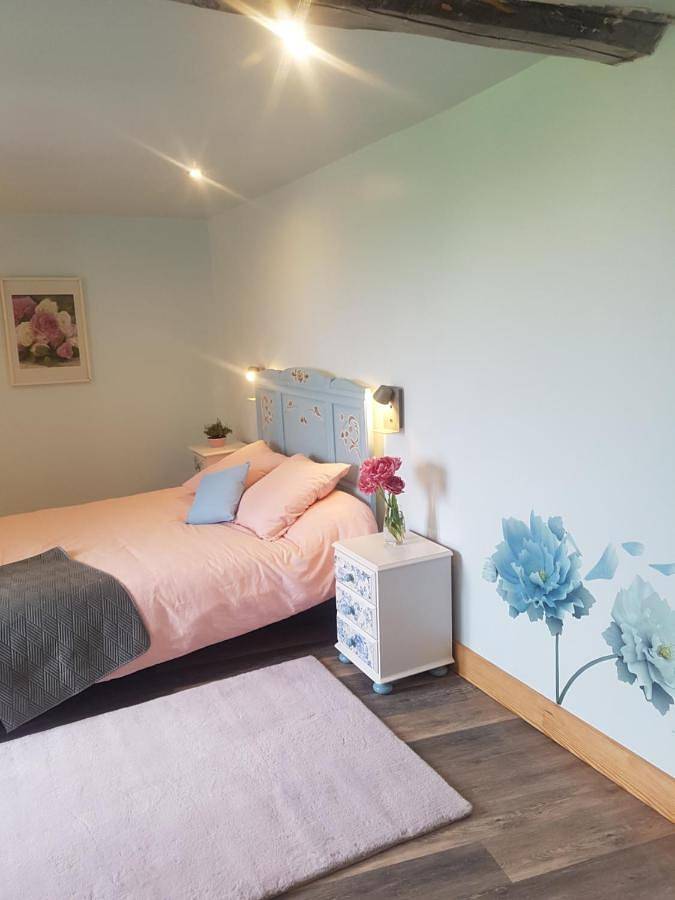 Chambre d’hôte pour 2 personnes, avec jardin ainsi que terrasse et vue à Saint-Cyr-du-Bailleul