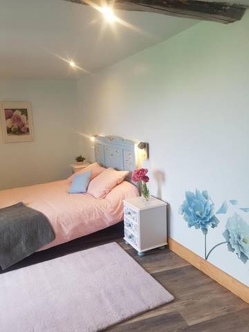 Chambre d’hôte pour 2 personnes, avec vue ainsi que terrasse et jardin à Saint-Cyr-du-Bailleul