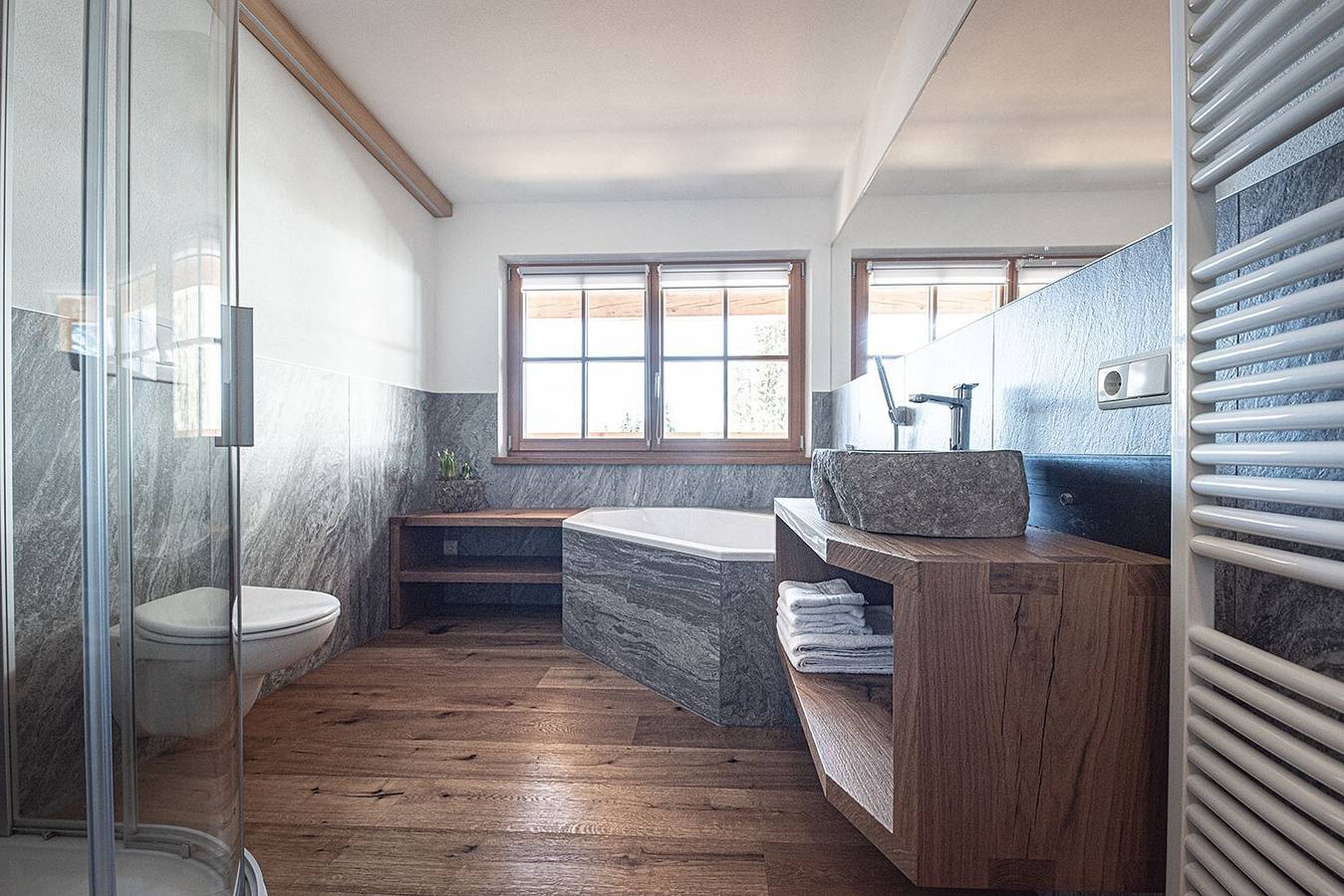 Appartamento intero, Appartamento vacanze "Edelweiss" con vista sulle montagne, terrazza privata e Wi-Fi in Acereto, Campo Tures
