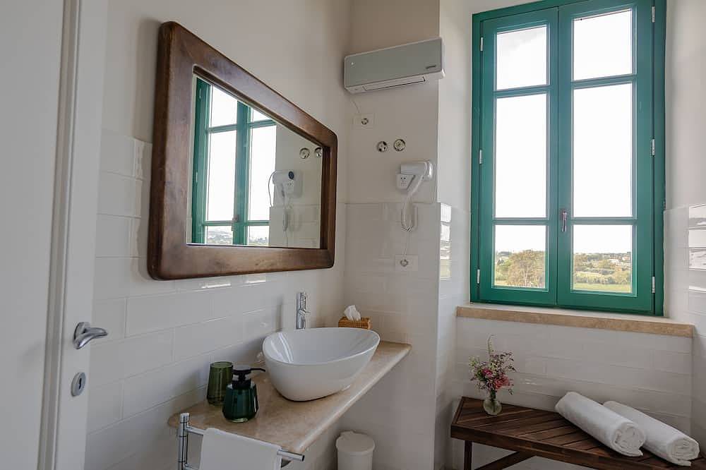 Historic farmhouse nestled in the Castelli Romani countryside in Velletri, Rom Provinz