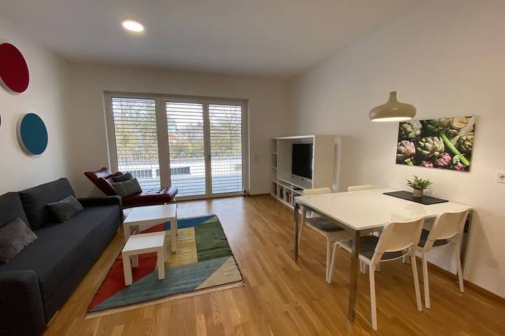 Ferienwohnung für 5 Personen, mit Balkon und Garten in Linz