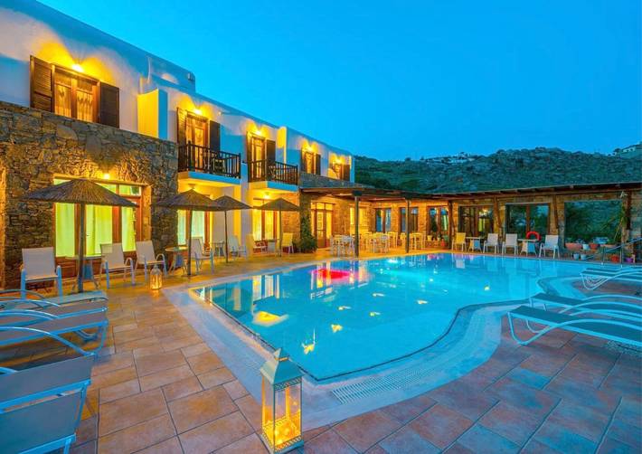 Hôtel pour 2 personnes, avec balcon ainsi que vue et piscine