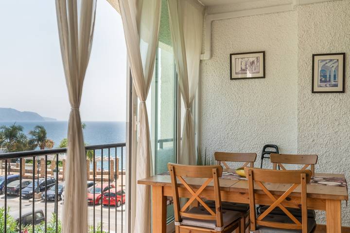 Ganze Wohnung, Apartment "Carabeo 23" mit Meerblick und direktem Zugang zum Strand in Nerja, Cordillera Penibética