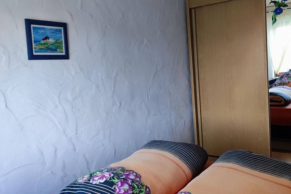 Ganze Wohnung, Ferienwohnung Waldblick - 4-Bett-Ferienwohnung Waldblick in Langenfeld, Osteifel