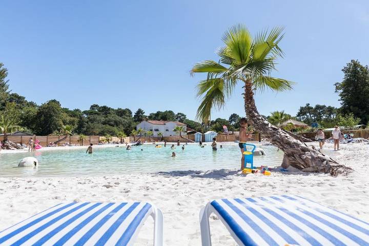 Camping pour 4 personnes, avec Terrasse et Piscine à La Tremblade - 3