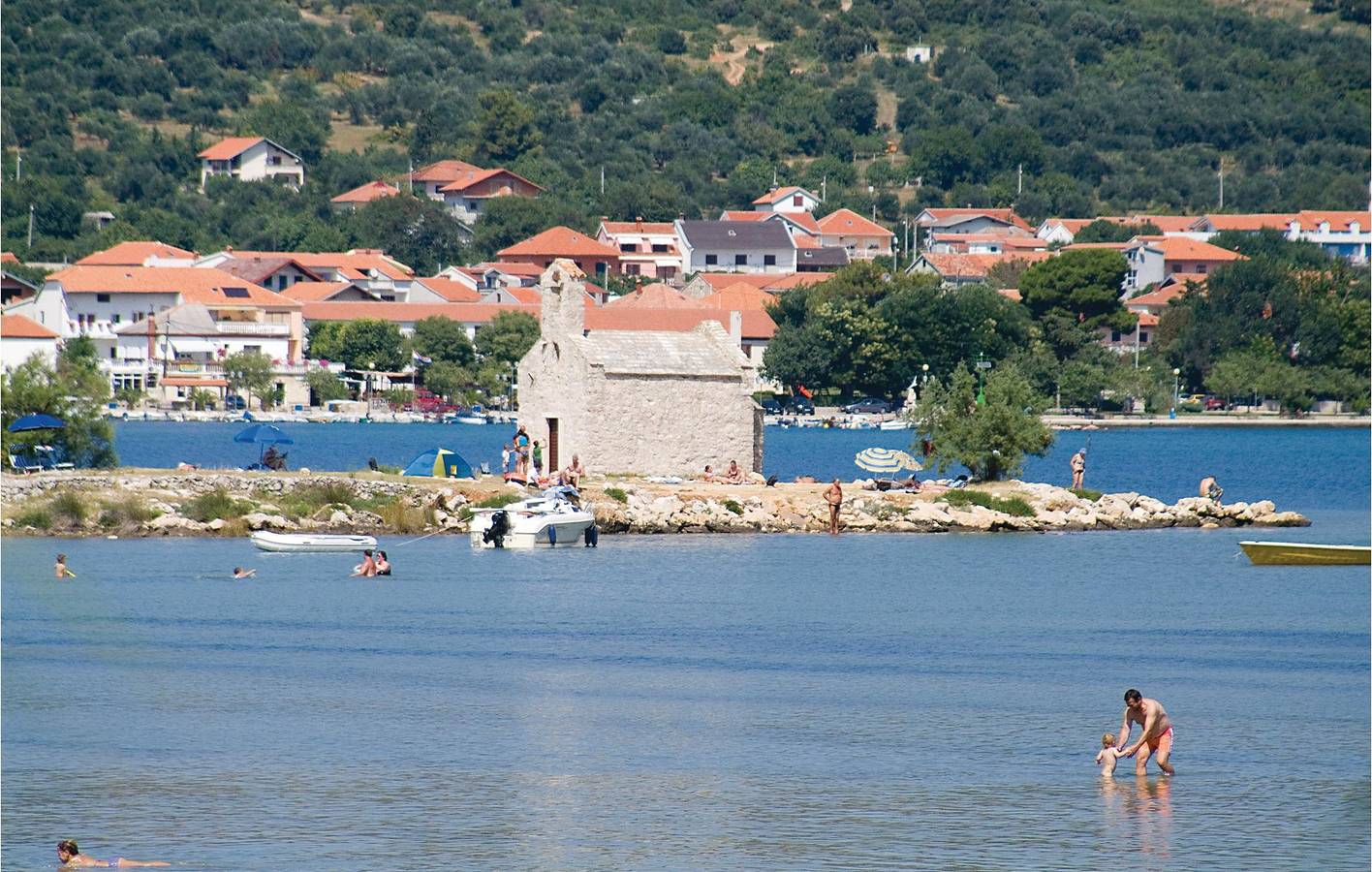 Ganze Ferienwohnung, Gemütliche 1-Zimmer-Wohnung mit Terrasse – 600 m vom Strand entfernt in Novigradsko More, Zadar