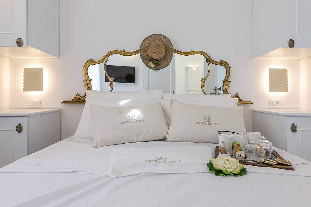 B&B Petra Bianca - Camera matrimoniale - Cin It075090B400063099 in Torre San Giovanni, Golfo di Taranto