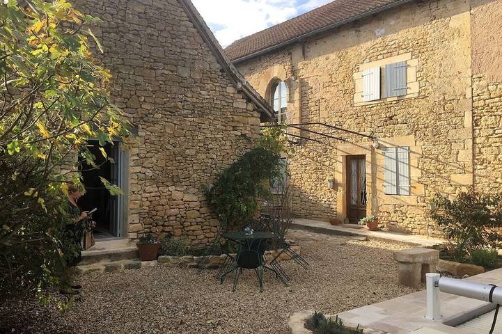 Vakantiehuis voor 3 personen, with zwembad and tuin as well as terras in de Dordogne
