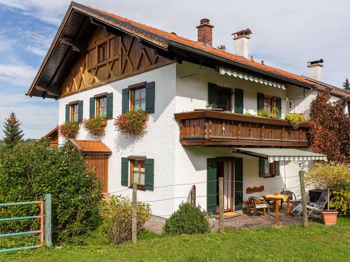 Ferienwohnung für 2 Personen, mit Terrasse und Garten in Halblech