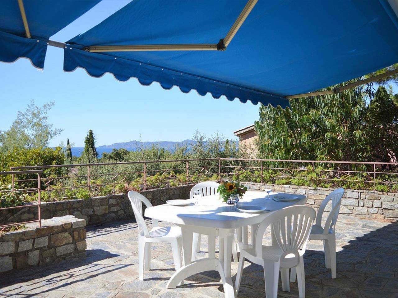 Kalifornische Villa 4 Schlafzimmer, Terrasse mit Meerblick, Parkplatz, Haustiere erlaubt in Le Lavandou, Parc national Port-Cros