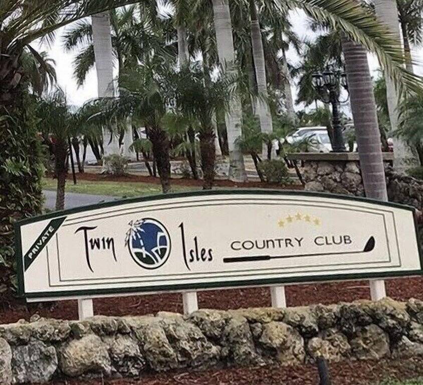 Wow! Luxury Punta Gorda waterfront home; Heated Pool, golf community; Wow factor in Punta Gorda, Charlotte County