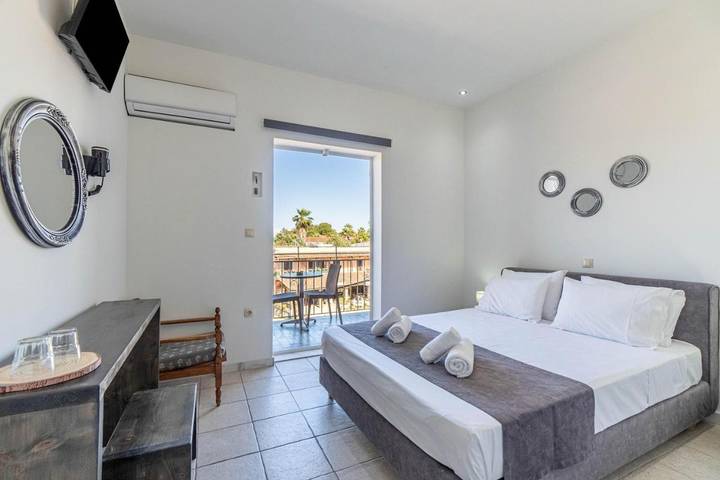 Appart’hôtel pour 2 personnes, avec Balcon et Terrasse ainsi que Jardin et Piscine