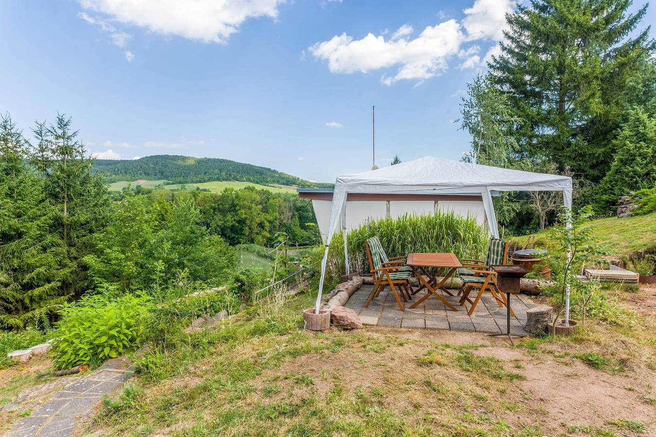 Ganze Ferienwohnung, Tiny Home „Gartenidyll“ mit Bergblick, privater Terrasse und eigenem Garten in Altenberga, Saaleland