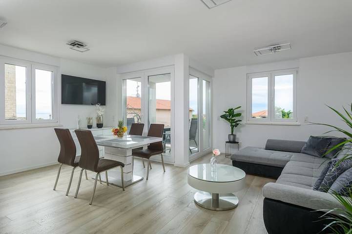 Ferienwohnung für 4 Personen, mit Terrasse in Premantura