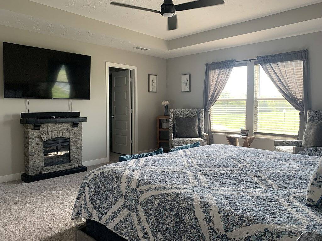 Spacious Home Near Grand Park & Chatham Hills: 3 Kings, 2 En-Suites & Pond View in Hamilton County