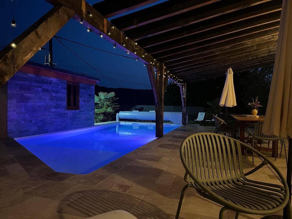 Five-Bedroom House in Saint-Germain-la-Chambotte, Région de Chambéry