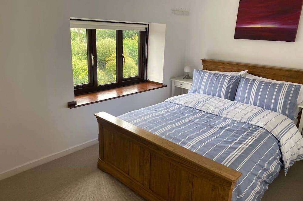 Beautiful cottage, newly decorated in the heart of Nottage village in Porthcawl, Bridgend region