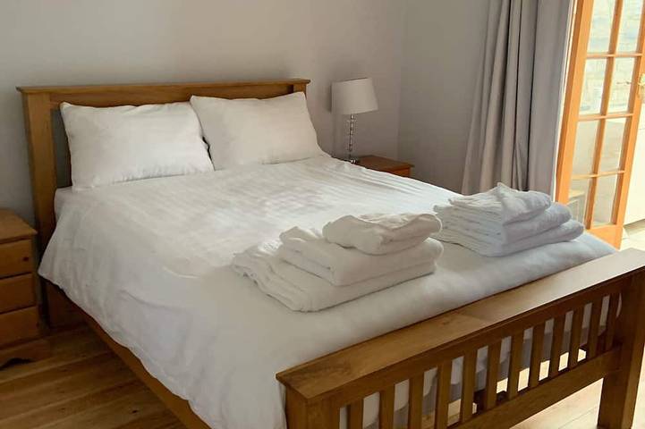 Sea Breeze Holiday Home on the Shore of Poole Harbour in Poole, Poole Harbour