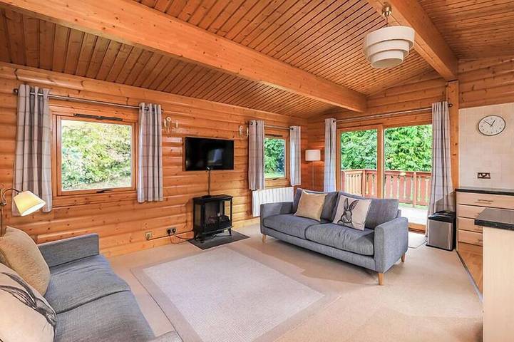 Luxury 3 bedroom Scandinavian Lodge v(sleeps 6) in Hursley, South-Downs