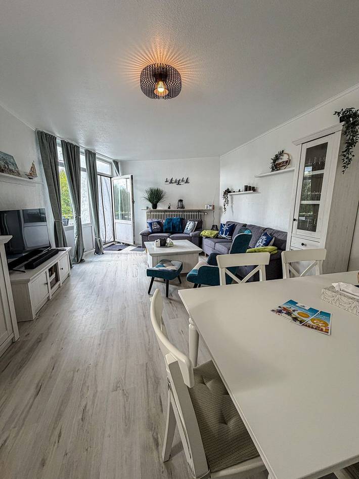 Ganze Wohnung, Komplett saniertes, modernes und gut ausgestattetes Ferienappartement im Haus des Kurgastes! in Heiligenhafen, Ostholstein