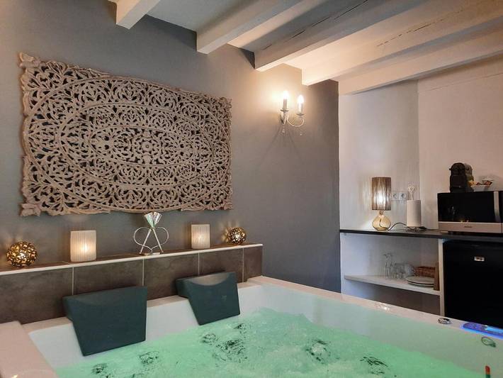 Hôtel pour 2 personnes, avec Balcon et Terrasse ainsi que Jacuzzi et Jardin