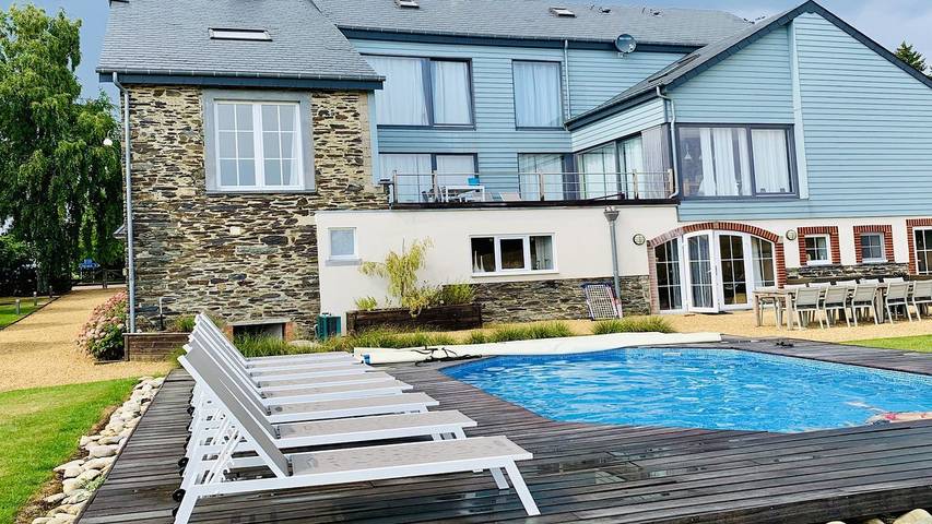 Vacation rental for 12 people, with terrace and yard as well as sauna and pool in Belgium