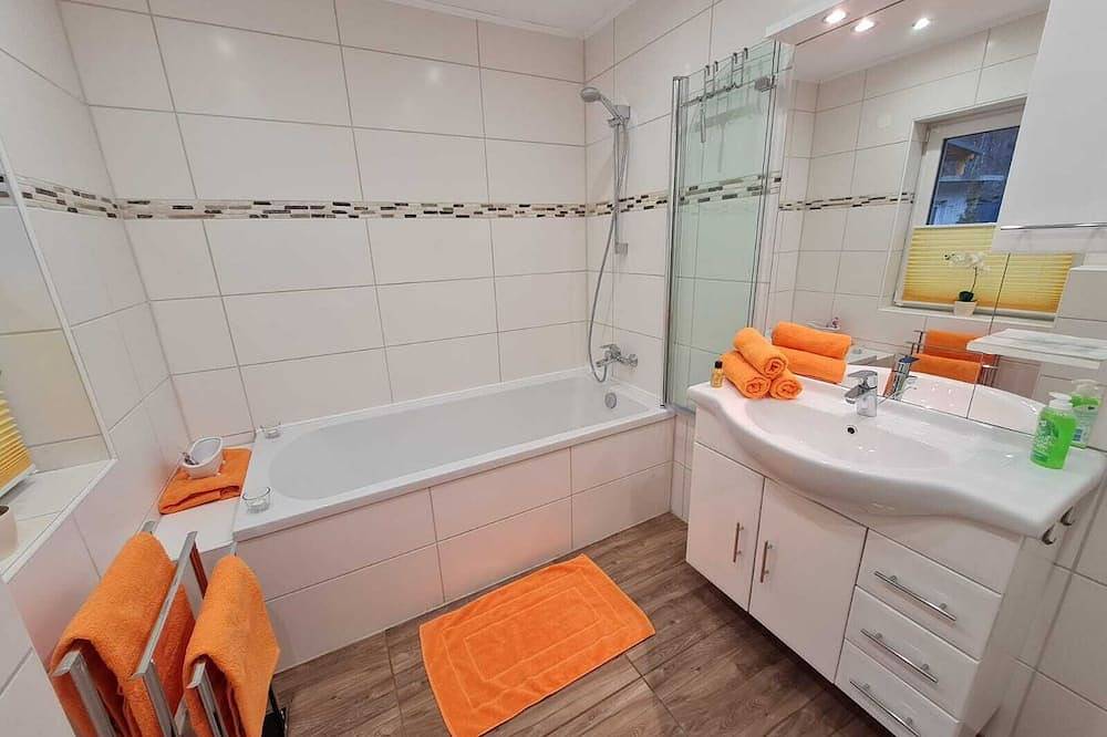 5 * Wellness & Natur Ferienhaus Garden, Waldsauna und Whirlpool, direkt am Wald in Wildenbruch, Michendorf