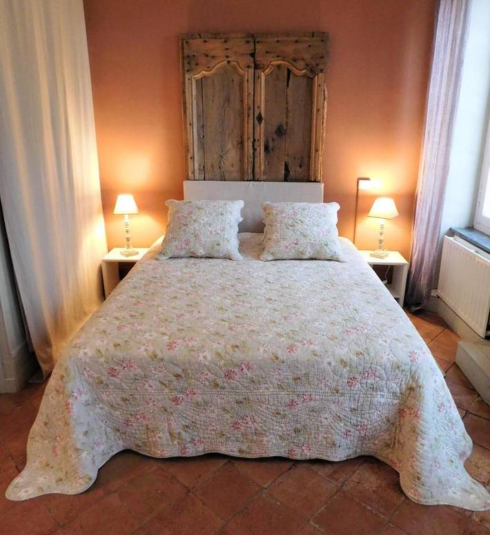 Location de vacances pour 4 personnes, avec vue ainsi que piscine et jardin à Floure - 3