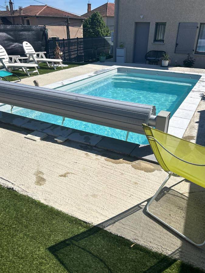 Gîte pour 2 personnes, avec piscine et terrasse ainsi que vue et jardin à Saint-Lager - 2