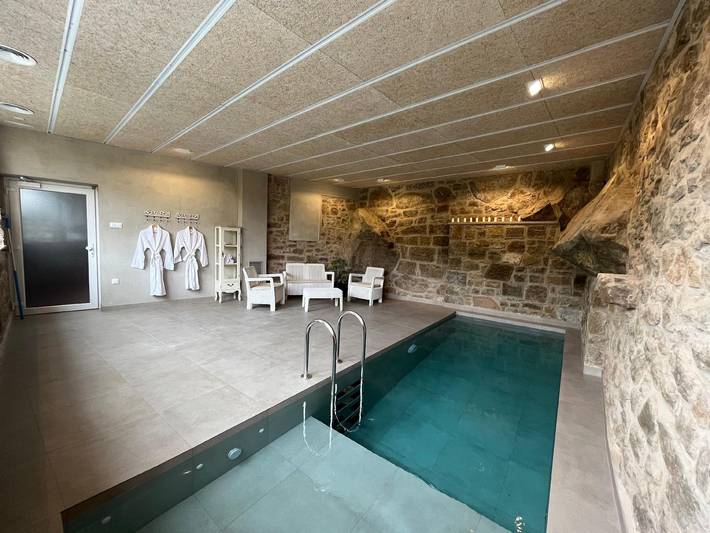 Holiday home for 15 people, with pool and hot tub as well as garden and balcony in Spain