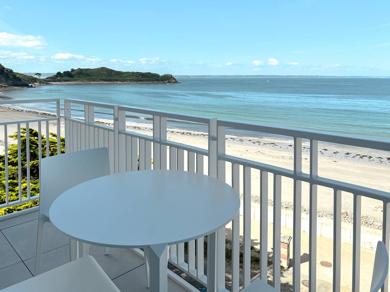 Appartement entier, Pors-Mabo T3 · Luxury 2 Bedroom Apartment with Sea in Trébeurden, Côte de Granit Rose