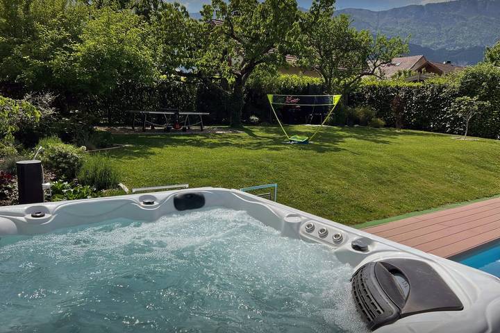 Location de vacances pour 8 personnes, avec piscine ainsi que jacuzzi et jardin à Doussard - 3