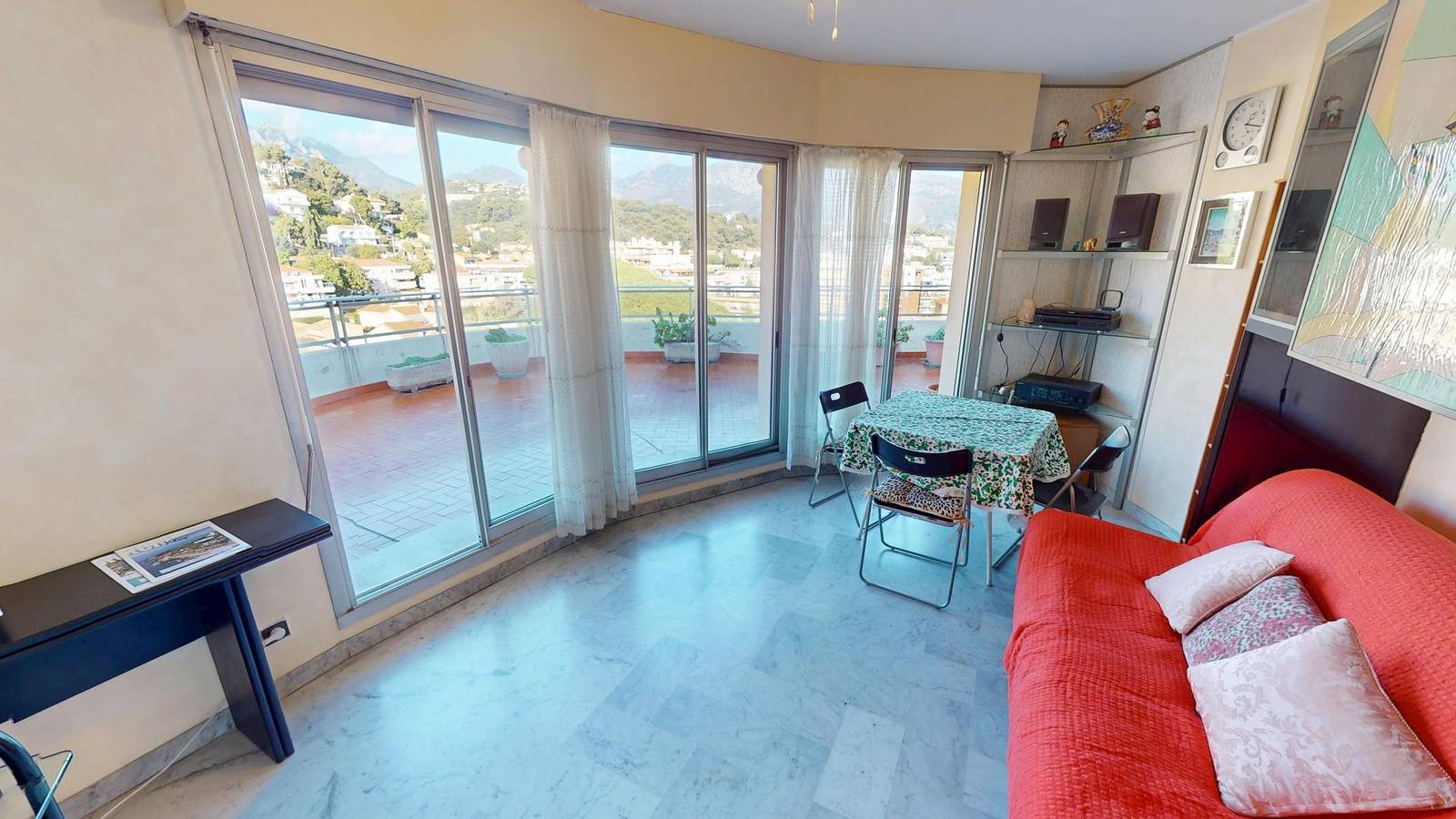 Appartement de vacances entier, Agréable 2P plein centre en dernier étage avec immense terrasse et parking en sous-sol - 114Fdm in Roquebrune-Cap-Martin, Région de Nice