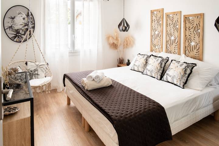 Location de vacances pour 6 personnes, avec terrasse ainsi que jacuzzi et jardin à Bandol - 4