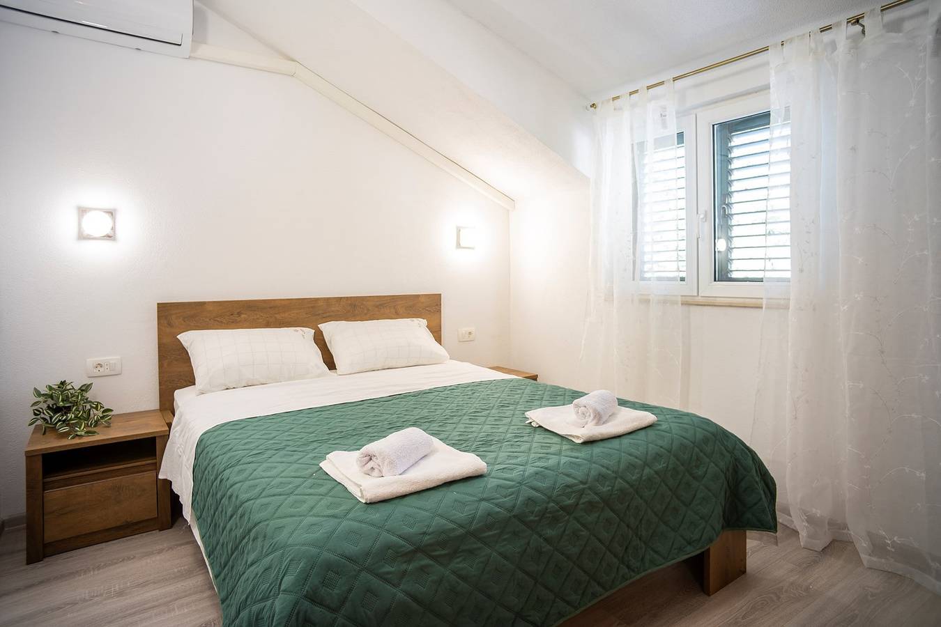 Ganze Wohnung, Ferienwohnung für 5 Personen mit Balkon/Terrasse in Trpanj, Peljesac