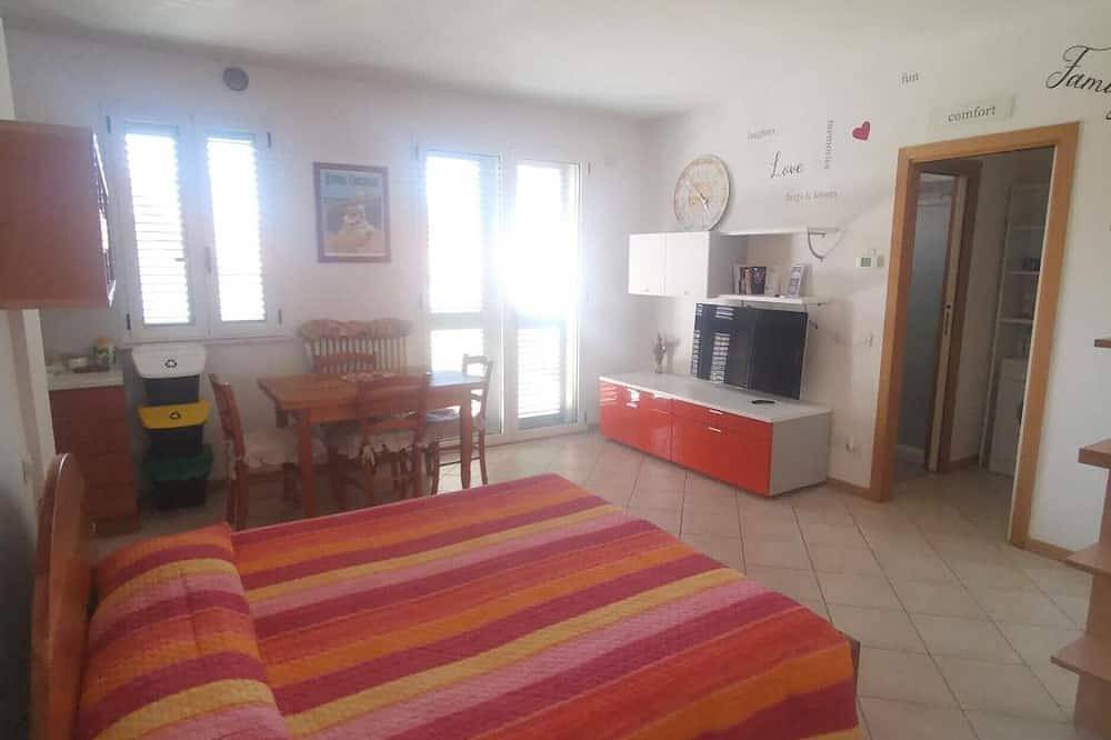 Ganze Wohnung, Apartment 'Marechiaro' mit Balkon, Wlan und Klimaanlage in Viserba, Rimini