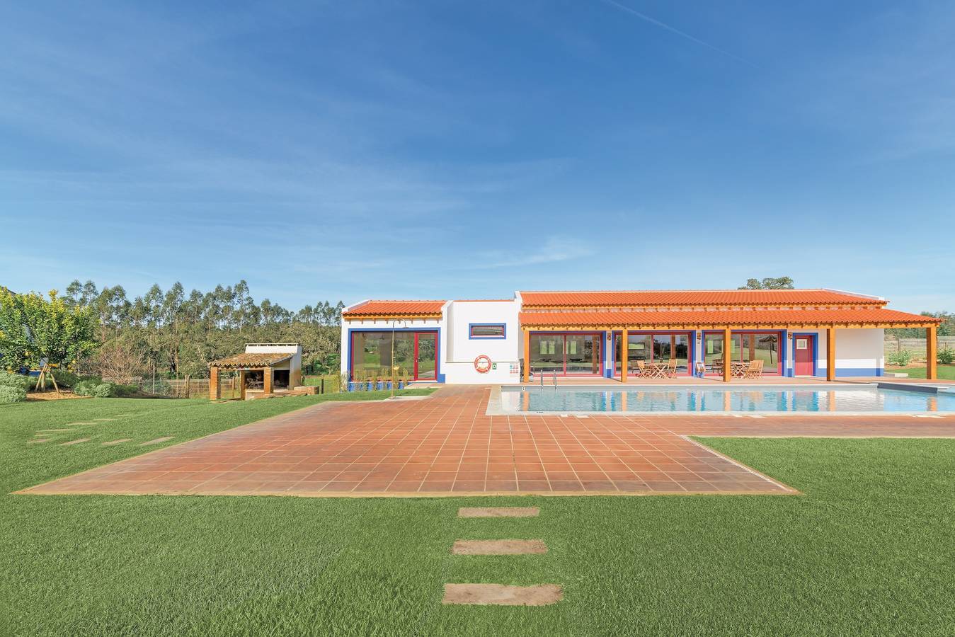 Apartamento inteiro, Casa de férias 'Sara' com vista para a montanha, Wi-Fi e ar condicionado in São Luís, Costa Alentejana