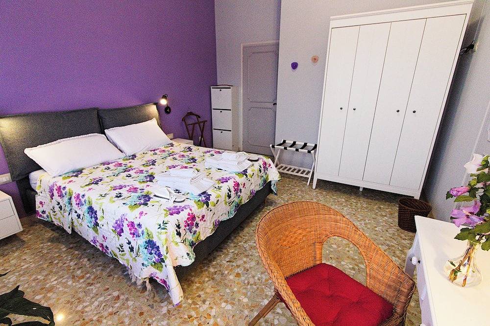 Rooms in the villa, with air conditioning, free Wi-Fi, free parking. in Lucca, Provincia de Lucca