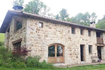 Gîte pour 12 personnes, avec vue et terrasse à La Versanne
