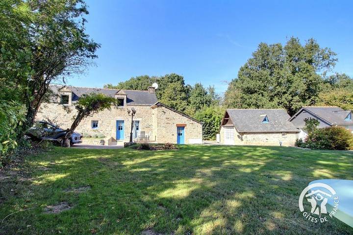Gîte pour 6 personnes, avec Jacuzzi ainsi que Terrasse et Jardin à Limerzel