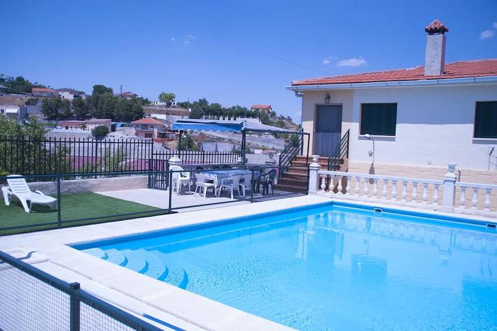 Casa rural para 15 personas, con jardín - 1