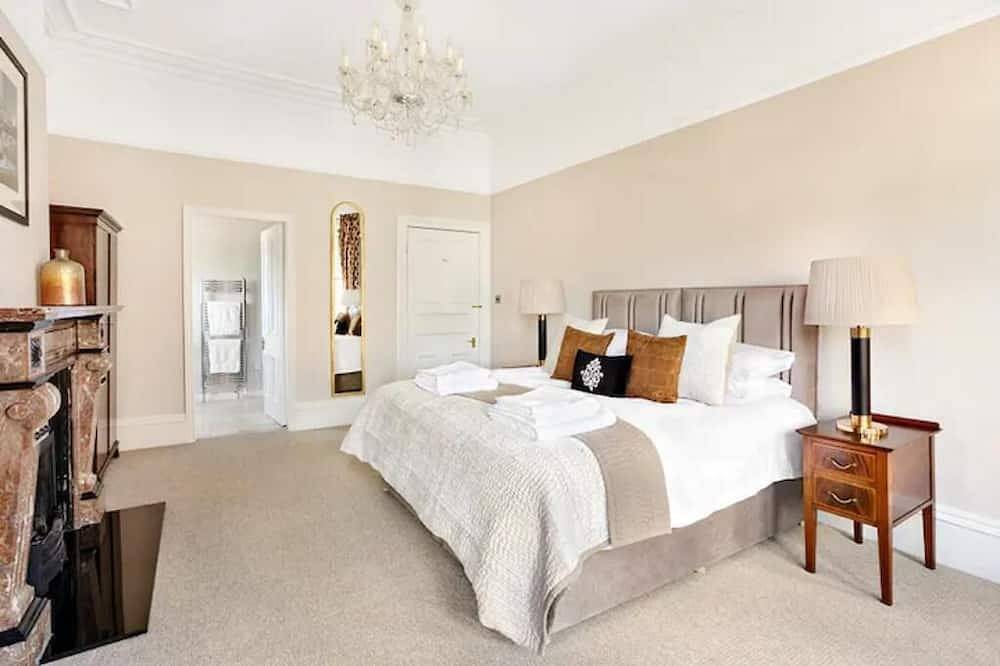 Luxury Harrogate townhouse apartment with parking in Nidderdale AONB