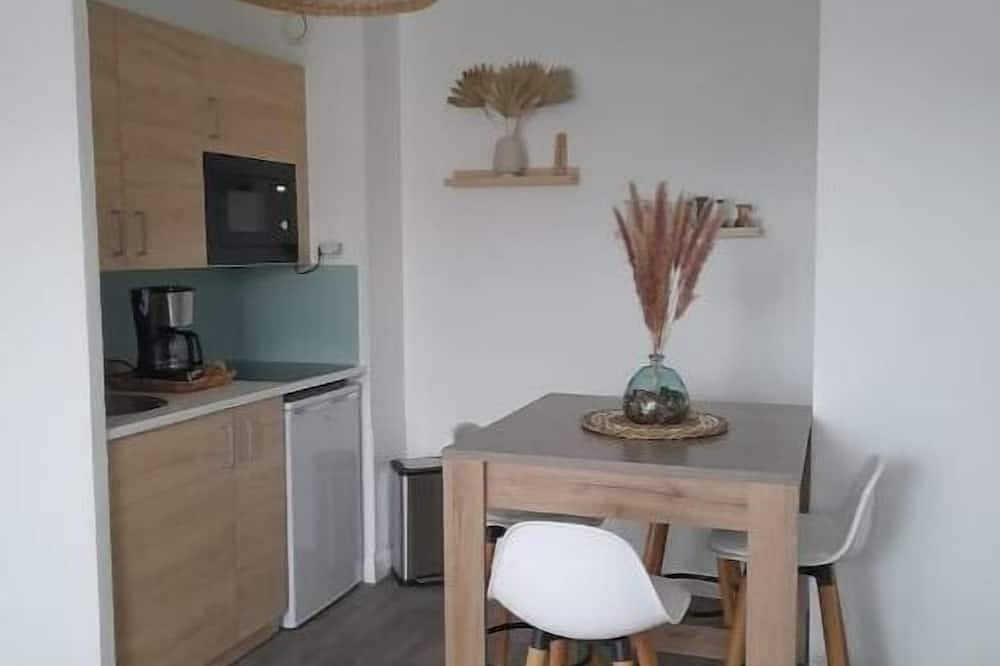 Entire apartment, Refurbished T2 apartment with balcony in Villers-sur-Mer, Lisieux region