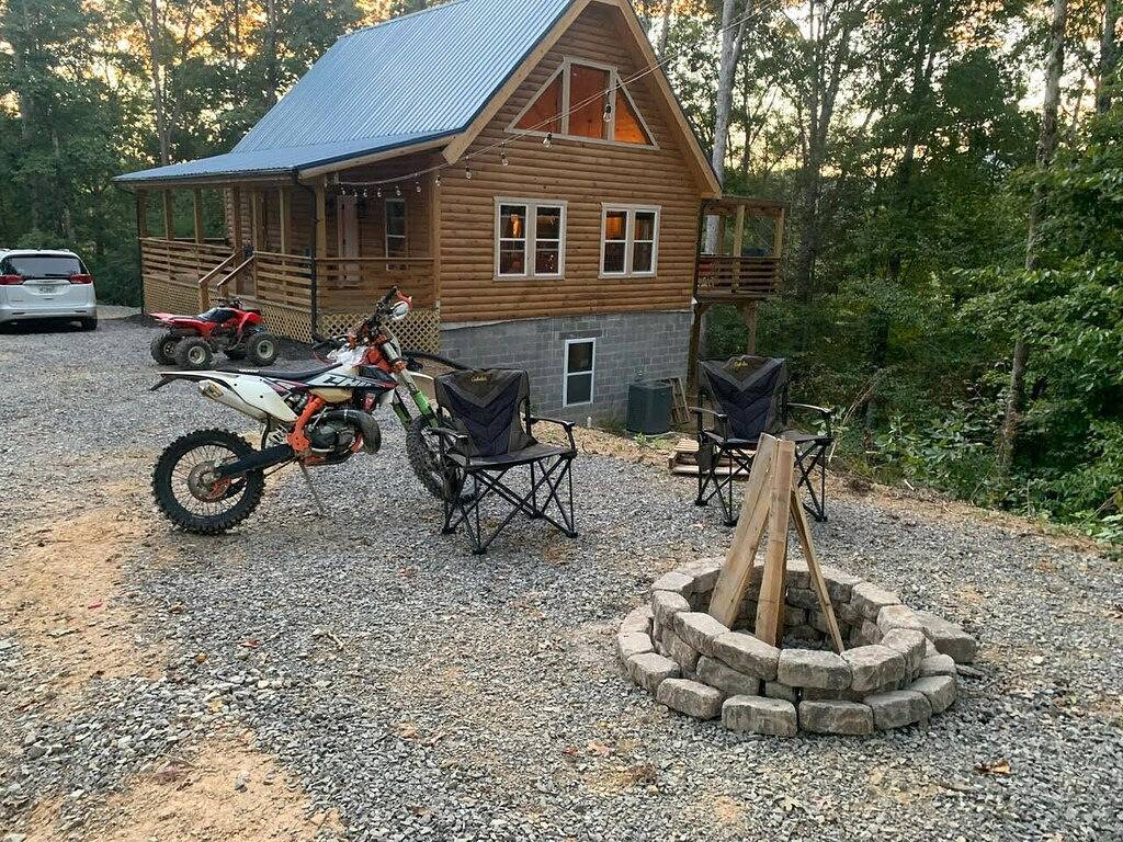 Windrock Ridge Luxury Ethan Cabin: Ride-In Access, Sleeps 16. in Anderson County